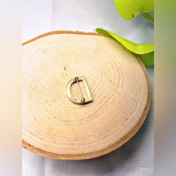 Letter “D” Money Gold Toned Brooch - Picture 3 of 3